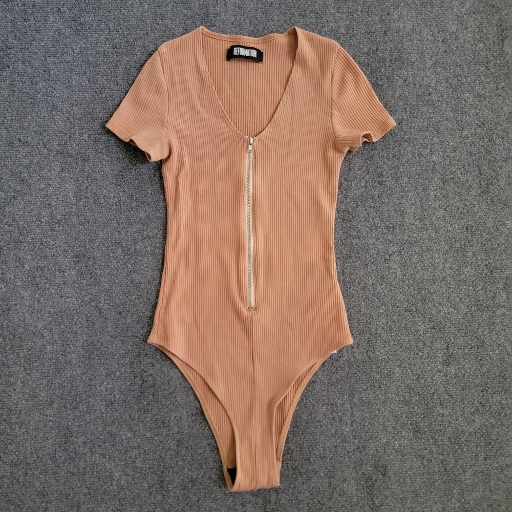 Reformation Bodysuit Womens Small Tan‎ Short Sleeve Zip Front Ribbed Stretch USA